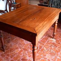 Tavolo in noce con piano girevole