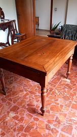 Tavolo in noce con piano girevole