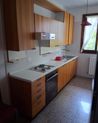 Cucina come da foto con forno lavello in acciaio