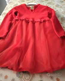 Vestitino di colore rosso 