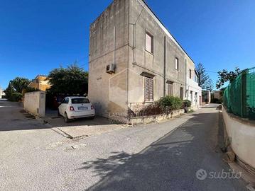 Casa indipendente con giardino e locale