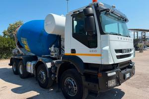 IVECO TRAKKER 450 con betoniera CIFA RY1300