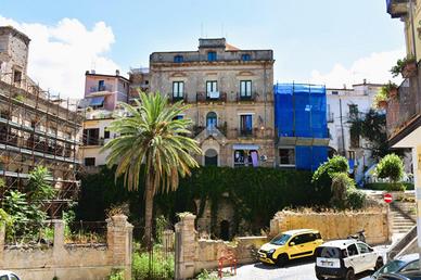 4 LOCALI A SAN LUCIDO