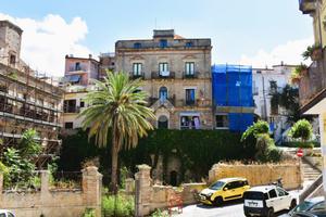 4 LOCALI A SAN LUCIDO