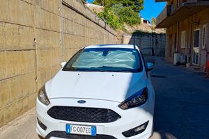 Ford Focus ST line