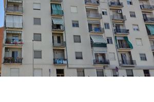 Immobile di 3 stanze + servizi. Possibilità di box