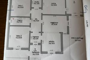 Casa con garage e giardino