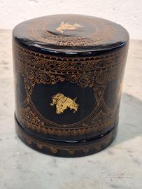 Scatola cinese in lacca nera e oro