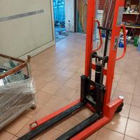 Transpallet a colonna manuale