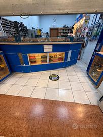 Arredamento per negozio calzolaio