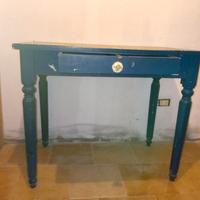 piccolo scrittoio in legno