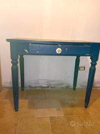 piccolo scrittoio in legno