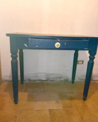 piccolo scrittoio in legno