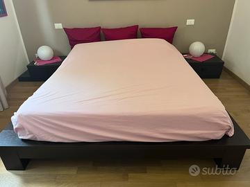 Letto matrimoniale wengè basso con comodini