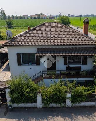 VILLA SINGOLA A TROVO