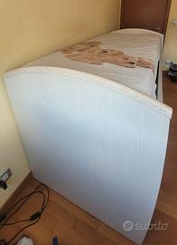 Letto con scrivanie estraibili