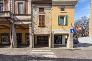 NEGOZIO A CASTELLEONE