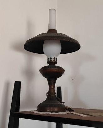 Lampada antica da tavolo
