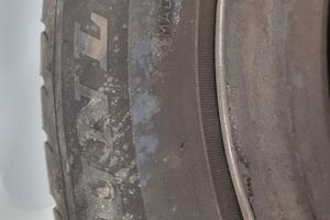 Gomme auto con cerchi 
