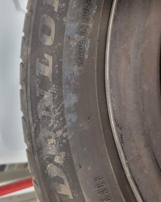 Gomme auto con cerchi 