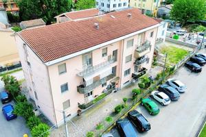 3 LOCALI A BRESCELLO