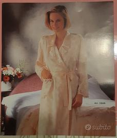 vestaglia di seta vintage ricamata a mano