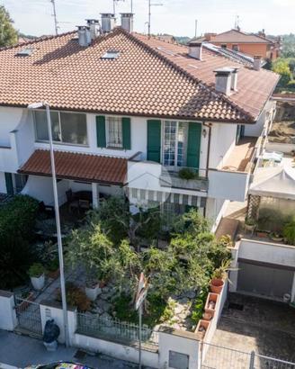 VILLA A SCHIERA A SAVIGNANO SUL RUBICONE