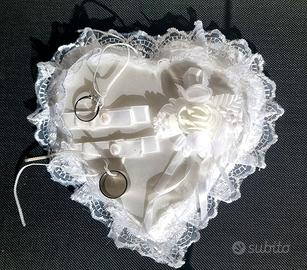 Cuscino nuziale bianco neve
