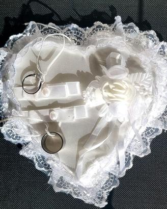 Cuscino nuziale bianco neve