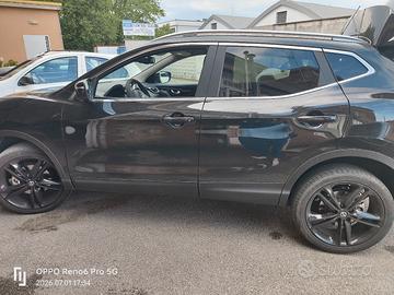 Nissan qashqai Black edition 4x4 