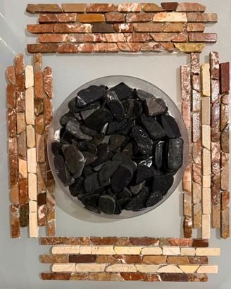 Ciottoli di fiume neri, sfusi ma tagliati.