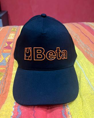Cappello beta firmato da siw e da vale racing