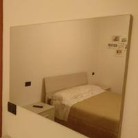 Set camera da letto moderno - Comò, specchio e com