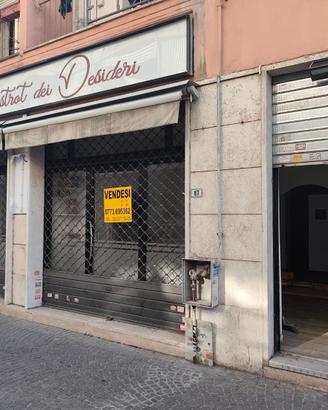 Locale commerciale - Corso Matteotti, 2 vetrine, 8