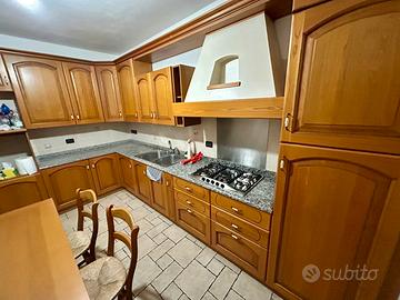 Cucina completa in legno