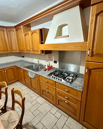 Cucina completa in legno