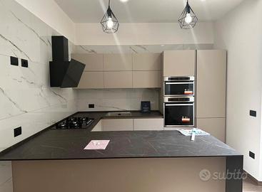Cucina stosa come nuova