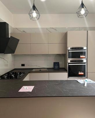 Cucina stosa come nuova