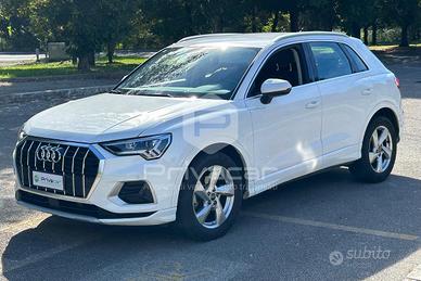 AUDI Q3 35 TFSI Business Advanced