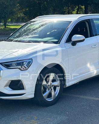 AUDI Q3 35 TFSI Business Advanced