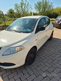 lancia y 2014.  , 77000 km