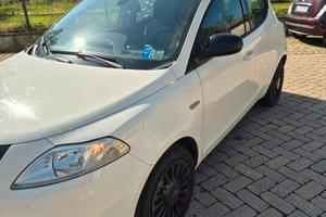 lancia y 2014.  , 77000 km