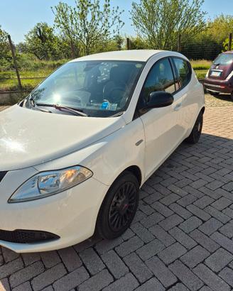 lancia y 2014.  , 77000 km
