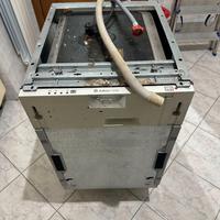 Lavastoviglie Slim Ariston
