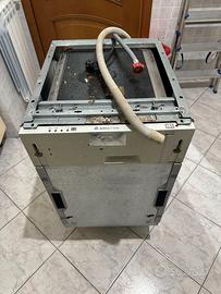 Lavastoviglie Slim Ariston