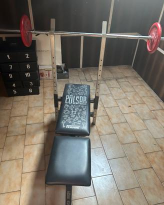Panca pettorali completa di pesi