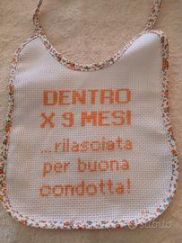 Bavaglia ricamata per bambine