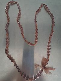 Collana con pietre e nastro di seta