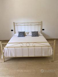 Letto matrimoniale in ferro battuto - rete a doghe