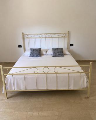 Letto matrimoniale in ferro battuto - rete a doghe